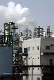 Image du Maroc Professionnelle de  Unité de production Emaphos à l'Usine Jorf Lasfar du Groupe OCP de L'Office chérifien des phosphates. Le Groupe OCP : Société anonyme fondée en 1920 et domiciliée au Maroc. Groupe OCP est le leader mondial des exportations des phosphates et produits dérivés, Vendredi 14 Septembre 2007. (Photo / Abdeljalil Bounhar)